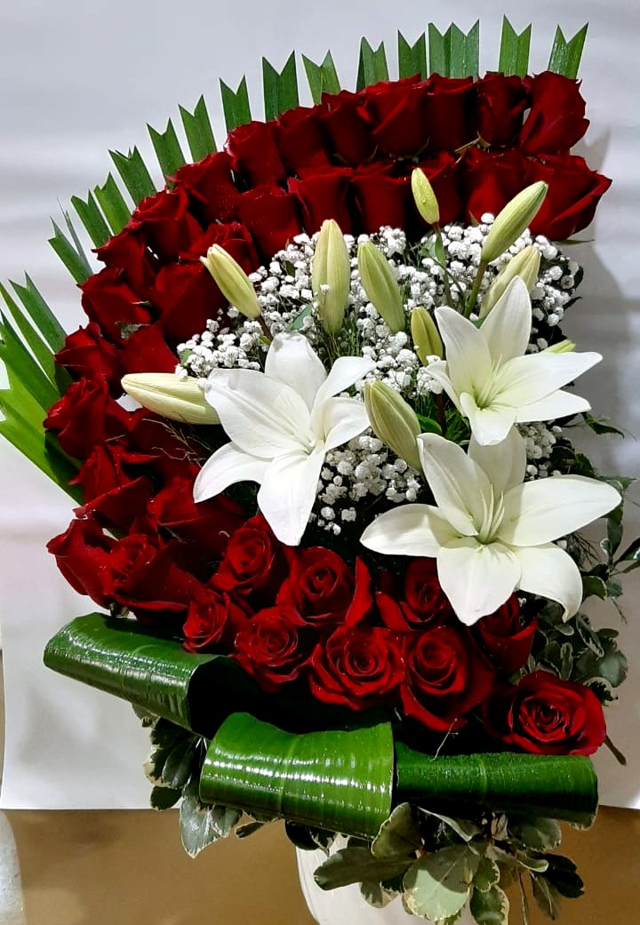 Envio y venta de flores ,rosas, plantas,arreglos florales ,regalos y desayunos a domicilio con delivery gratis en la Ciudad Autonoma de Buenos Aires y con costo de envo en localidades del Gran Buenos Aires asi como delivery de flores y plantas a travs de florerias asociadas en todas las provincias de la Argentina, Buenos Aires, la Pampa, Tucuman, La Rioja, Ro Negro, Entre Rios, Corrientes, Misiones, Neuquen, Chubut, Tierra del Fuego, Santa Cruz, San Luis, Mendoza, Cordoba, Jujuy, Formosa, Santiago del Estero, Salta, Chaco, Catamarca ,San Juan, y ademas realizamos el delivery de flores ,coronas,palmas , plantas y regalos a todas las ciudades de Argentina, Mar del Plata, Crdoba, Buenos Aires, con cargo en Santa Rosa, La Plata, Bella Vista, Neuquen, Pilar, Paran, Posadas, Resistencia, Cipolleti y mas de 300 ciudades y localidades en todo el territorio de nuestro pas, asi como tambien tenemos la posibilidad de enviar flores a casi todo el mundo en cuestion de horas
